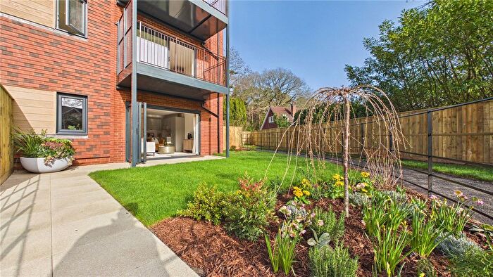 2 Bedroom Flat For Sale In Shores Road, Horsell, Woking, Surrey, GU21