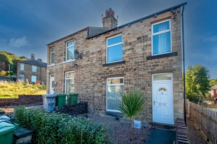 3 Bedroom Semi-Detached House To Rent In Manor Street, Huddersfield, HD4