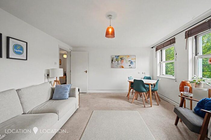 2 Bedroom Flat To Rent In Albion Road, Sutherland Court, N16