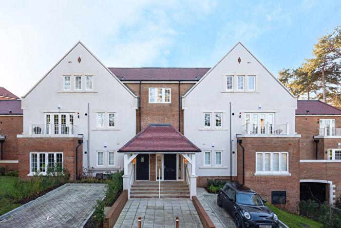 1 Bedroom Flat To Rent In Merrileas Drive, Oxshott, Leatherhead, KT22
