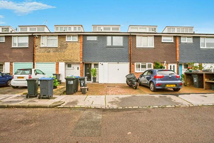3 Bedroom Terraced House For Sale In Pittville Gardens, London, SE25