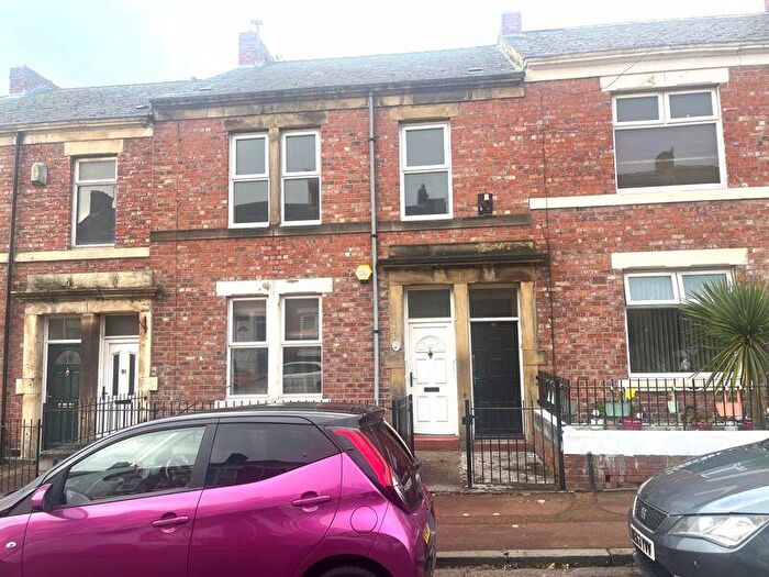 3 Bedroom Flat To Rent In Rodsley Avenue, Gateshead, NE8