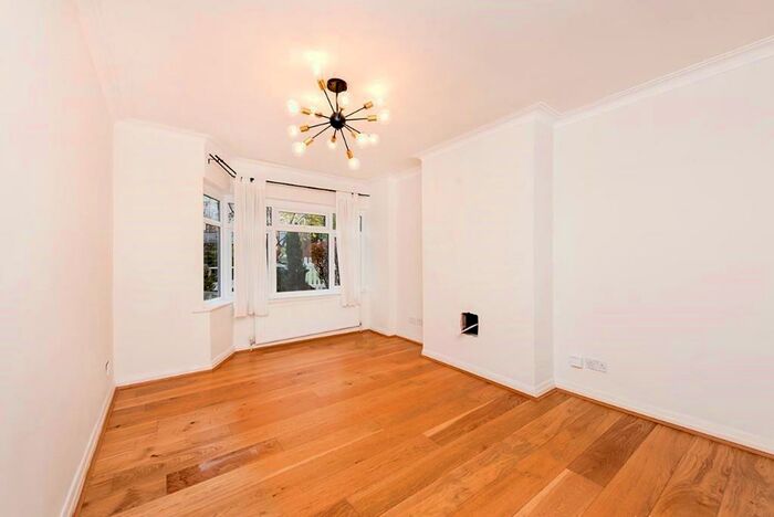 2 Bedroom Flat To Rent In Eversleigh Road, London, N3