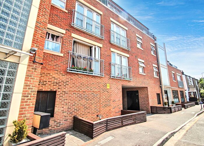 2 Bedroom Flat To Rent In Southsea Road, Kingston Upon Thames, Surrey, KT1