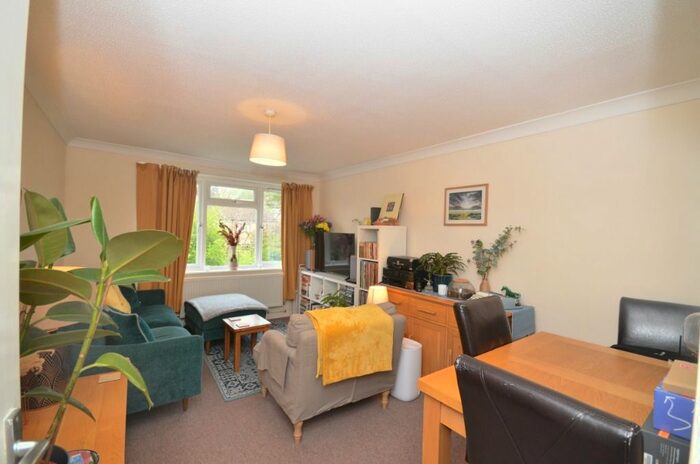 1 Bedroom Flat To Rent In Hillside Road, Bromley, BR2