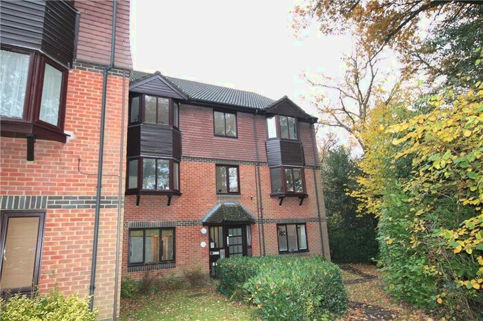 2 Bedroom Flat To Rent In Foxhills, Woking, Surrey, GU21