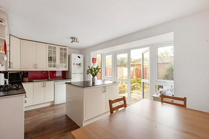 3 Bedroom Terraced House For Sale In Cheryls Close, London, SW6