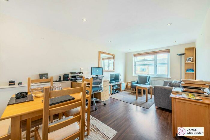 1 Bedroom Flat To Rent In Moore Close, East Sheen, SW14