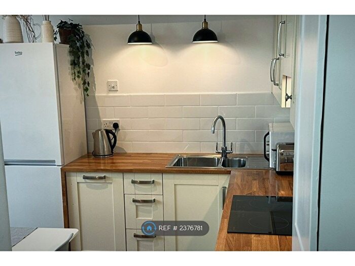 2 Bedroom Flat To Rent In Creighton Avenue, London, N10