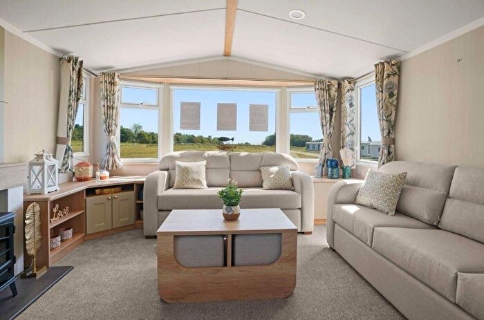 2 Bedroom Park Home For Sale In Lowestoft, NR32