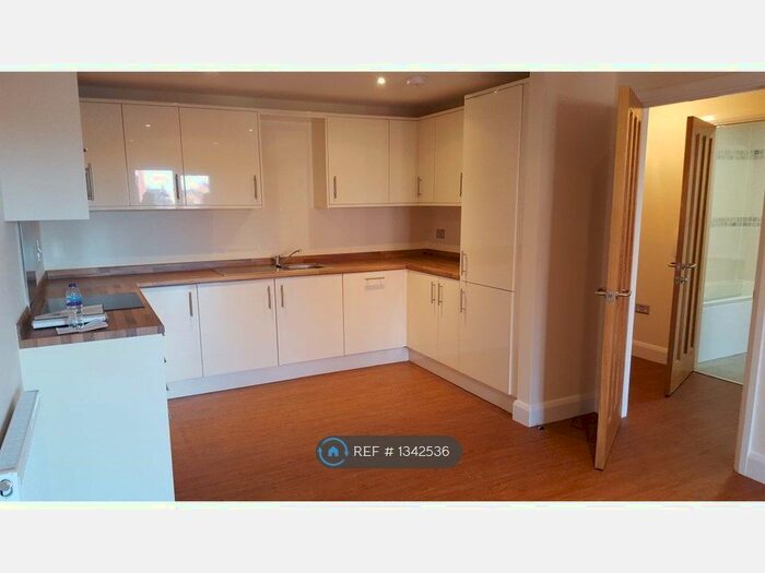 1 Bedroom Flat To Rent In Saxon Way, Bedford, MK40
