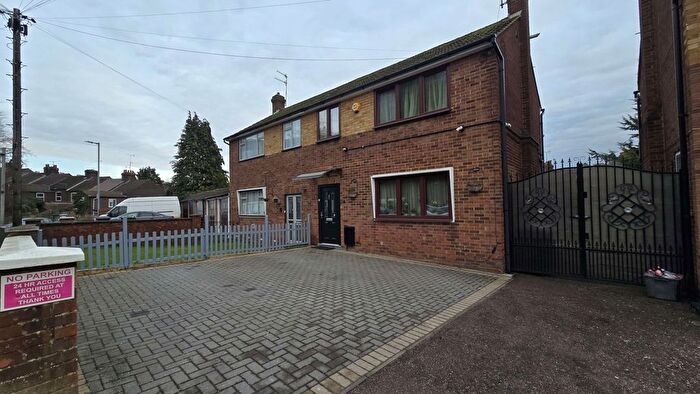 3 Bedroom Semi Detached House For Sale In Meyrick Avenue, Luton, LU1