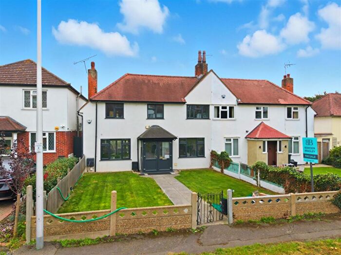 3 Bedroom Semi-Detached House For Sale In Theydon Grove, Woodford Green, IG8