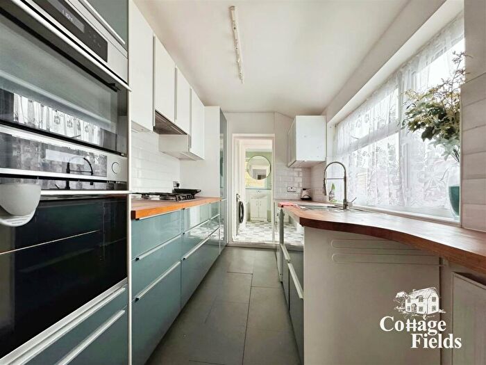 3 Bedroom Terraced House To Rent In Swanfield Road, Waltham Cross - Exquisite Bedroom House!!, EN8