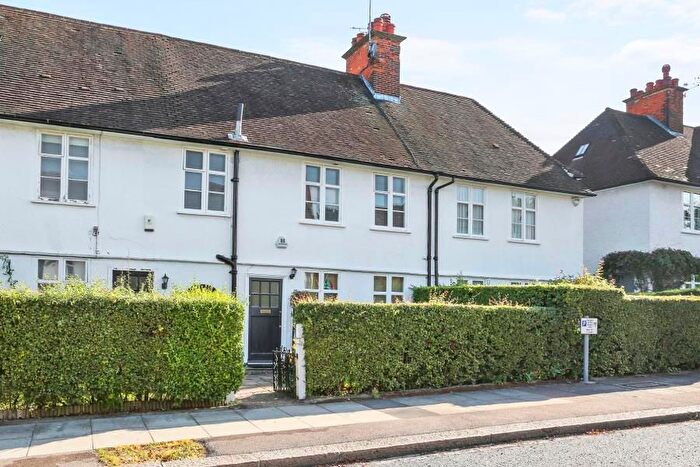3 Bedroom Cottage To Rent In Willifield Way, Hampstead Garden Suburb, NW11