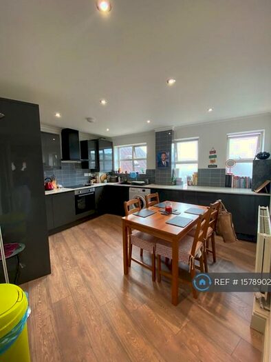 1 Bedroom Flat To Rent In Lammas Street, Carmarthen, SA31