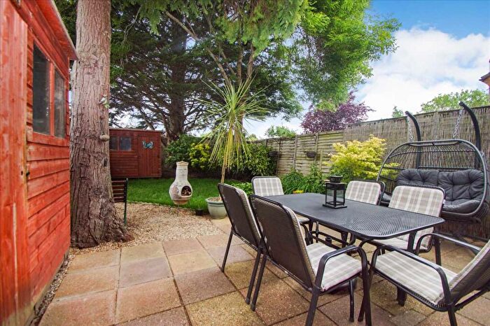 3 Bedroom Terraced House For Sale In Rokesby Road, Slough, SL2