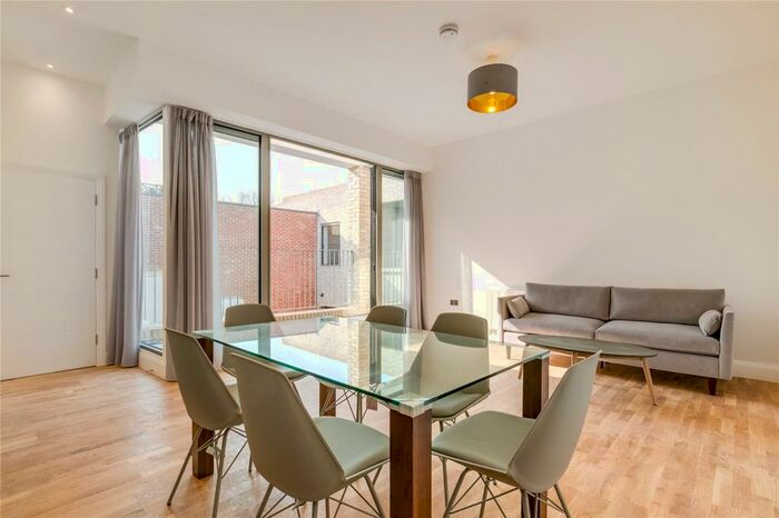 Flat To Rent In Goulton Road, London, E5