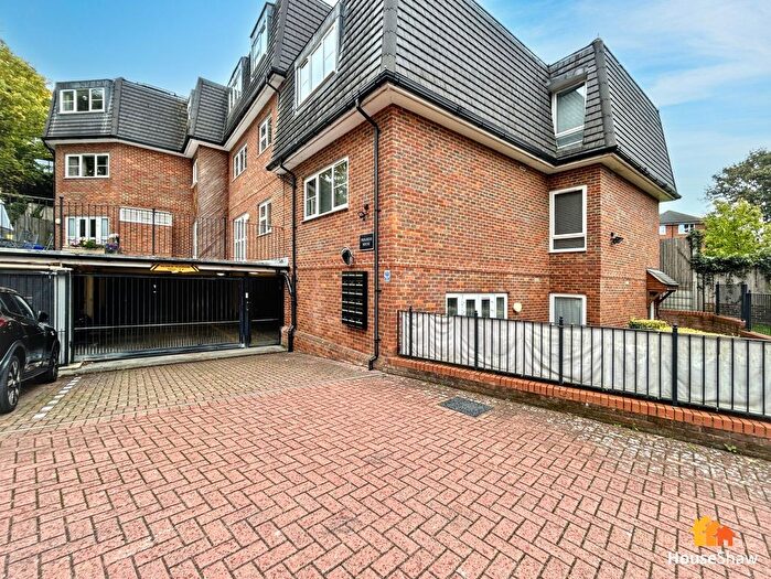 2 Bedroom Flat For Sale In Hospital Hill, Chesham, HP5