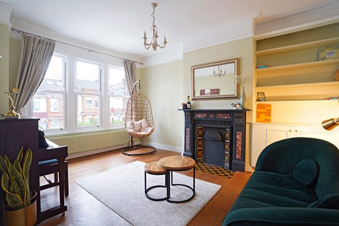 3 Bedroom Flat For Sale In Herne Hill Road, London, SE24