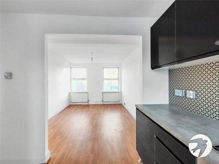 4 Bedroom Flat To Rent In Gloucester Parade, Blackfen Road, Sidcup, DA15