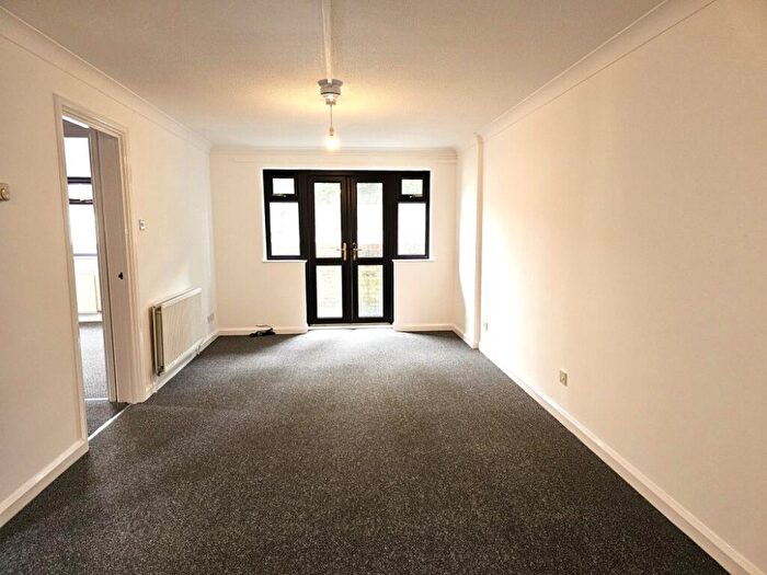 1 Bedroom Flat To Rent In Hedley Court, High Wycombe, HP10