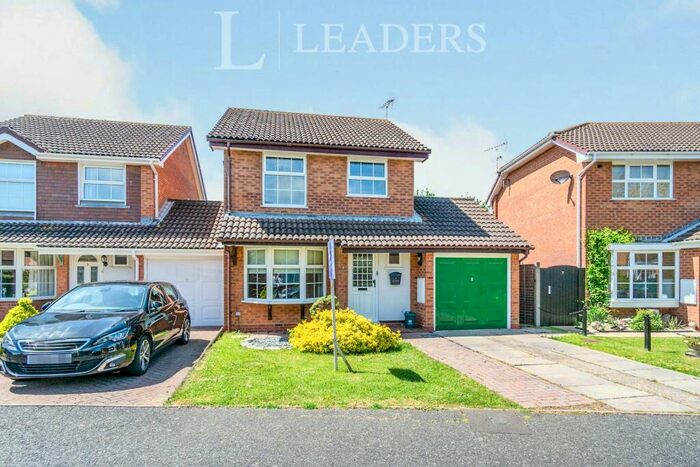 3 Bedroom Link Detached House To Rent In Falcon Gardens, Littlehampton, BN17