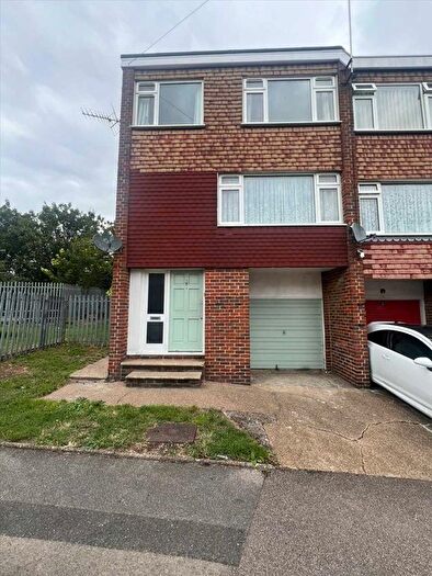 3 Bedroom Semi-Detached House To Rent In Havengore Avenue, Gravesend, DA12