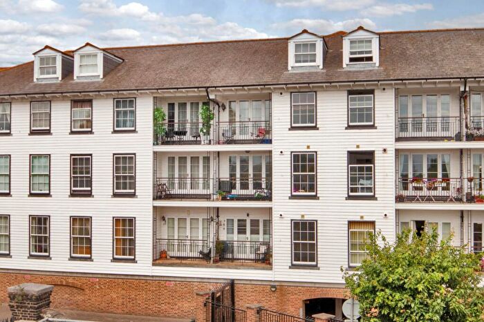 2 Bedroom Apartment For Sale In Commercial Place, Gravesend, Kent, DA12