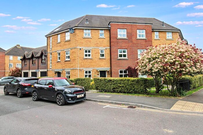 2 Bedroom Flat For Sale In Bridge Farm Walk, Mangotsfield, Bristol, BS16