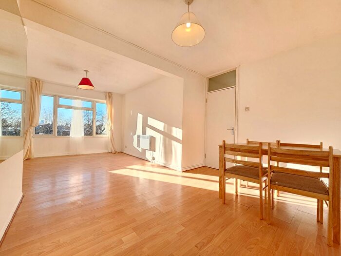 2 Bedroom Flat To Rent In Serbin Close, London, E10