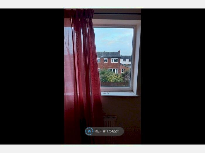 3 Bedroom Semi-Detached House To Rent In Hemingway Drive, Bicester, OX26