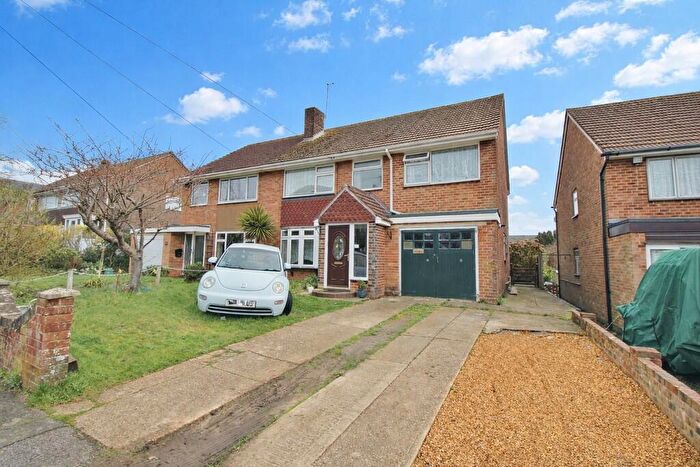 5 Bedroom Semi Detached House For Sale In Wakefield Avenue, Fareham, PO16