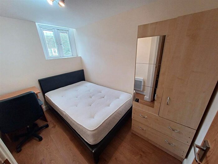 2 Bedroom Flat To Rent In Colum Road, Cathays, Cardiff, CF10