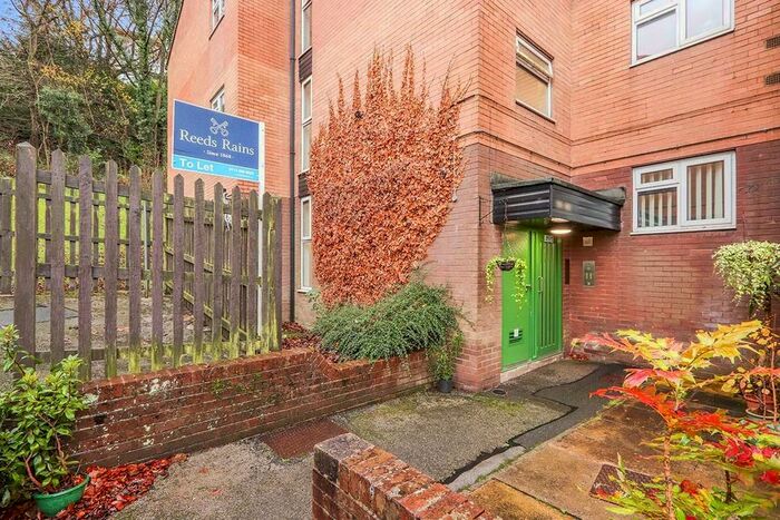 2 Bedroom Flat To Rent In West View Lane, Sheffield, South Yorkshire S17