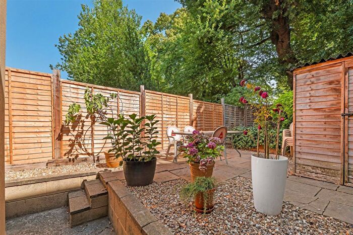 2 Bedroom Flat For Sale In Norwood High Street, London, SE27