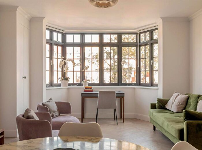 2 Bedroom Flat For Sale In Chatsworth Road, London, NW2
