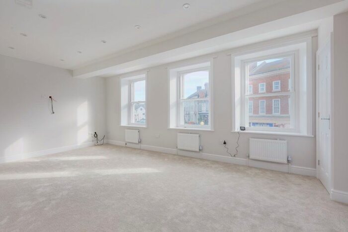 3 Bedroom Flat To Rent In Grange Close, Westerham TN16