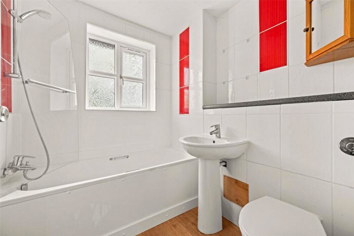 1 Bedroom Apartment For Sale In Townsend Close, Bracknell, Berkshire, RG12