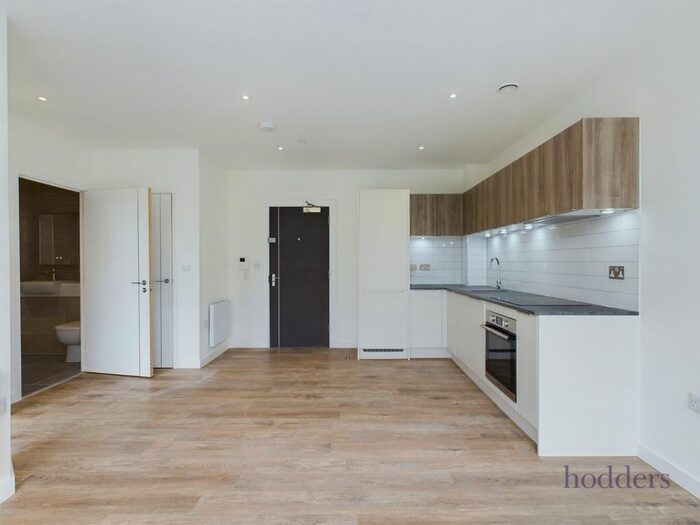 1 Bedroom Flat To Rent In London Road, Staines-Upon-Thames, Surrey, TW18