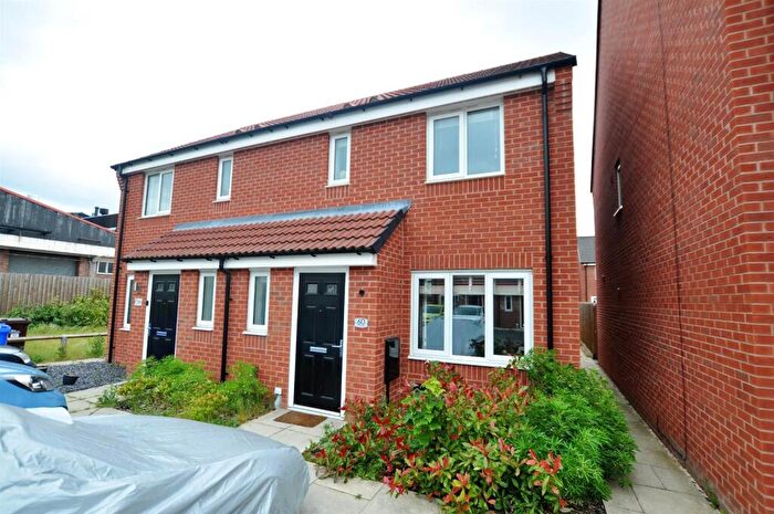 3 Bedroom Semi-Detached House For Sale In Upton Drive, Stretton, DE14