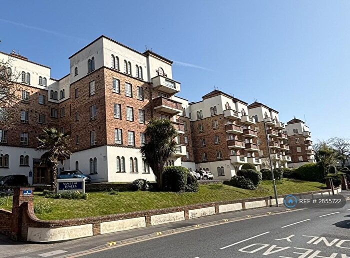 2 Bedroom Flat To Rent In Sea Road, Bournemouth, BH5
