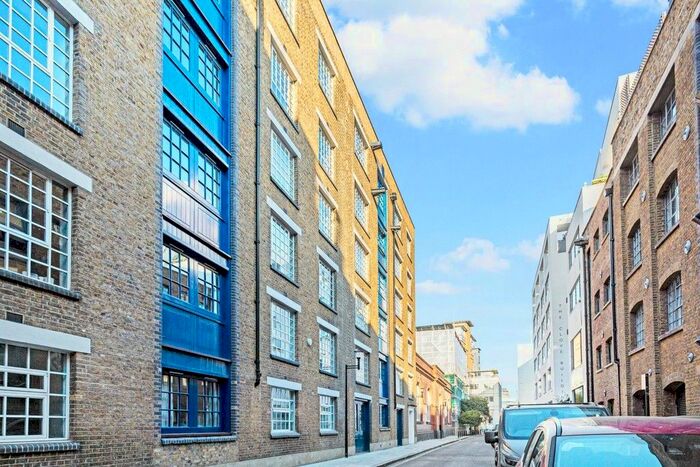2 Bedroom Flat To Rent In Tamarind Court, Gainsford Street, Shad Thames, SE1
