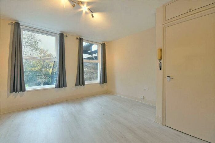 Studio To Rent In Pellatt Grove, Wood Green, N22