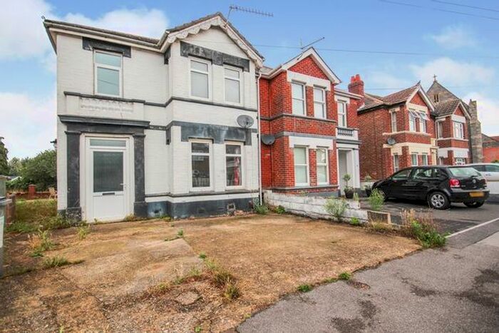 4 Bedroom Semi Detached House For Sale In Bennett Road, Charminster, BH8