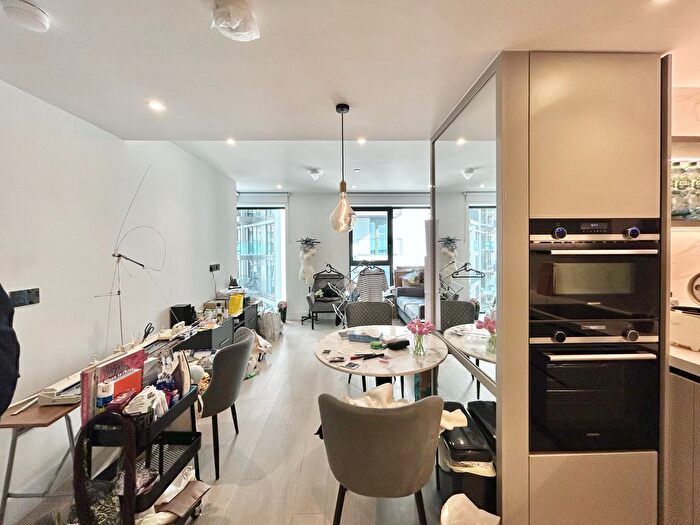 1 Bedroom Flat To Rent In Fountain Park Way, London, W12