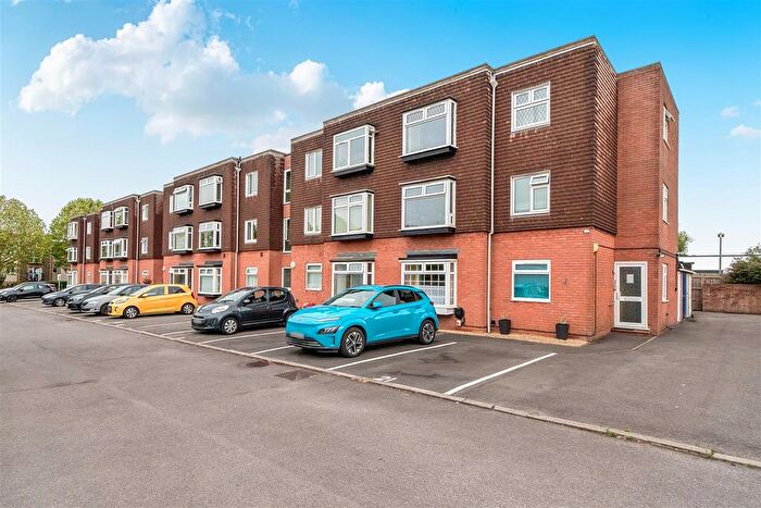 2 Bedroom Flat For Sale In Bath Road, Longwell Green, Bristol, BS30