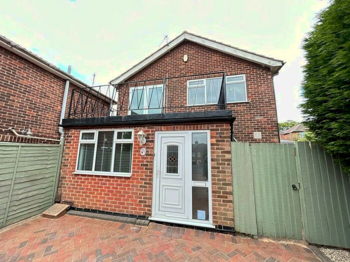 4 Bedroom House To Rent In Southdale Road, Nottingham, NG4