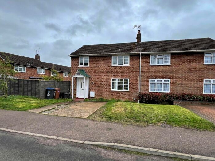 3 Bedroom Semi-Detached House To Rent In Caponfield, Welwyn Garden City, AL7