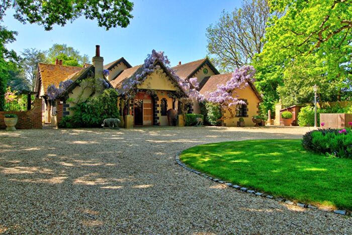 7 Bedroom Detached House For Sale In Sandford Lane, Hurst, RG10